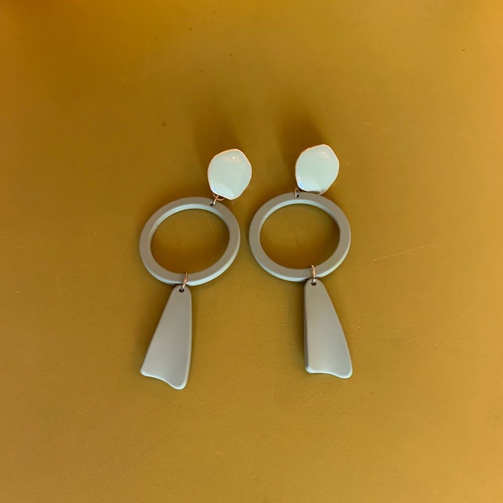 🌱 Green Urban Outfitters Dangle Earrings